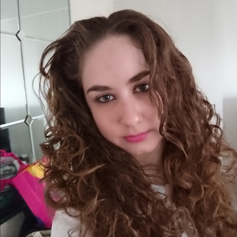 Meet your Posher, Cassandra